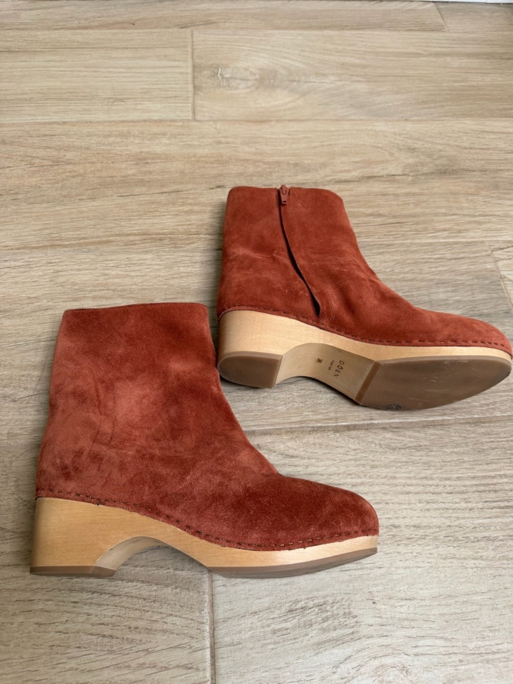 Doen Women's Suede Platform Ankle Boot in Rust